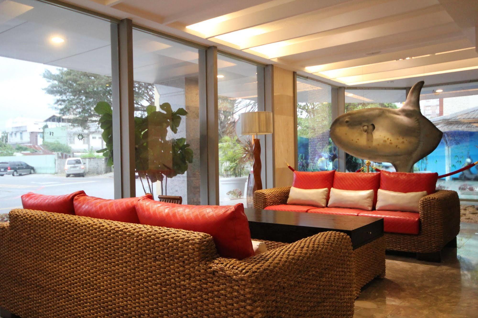 Fish Hotel Hualien Extérieur photo