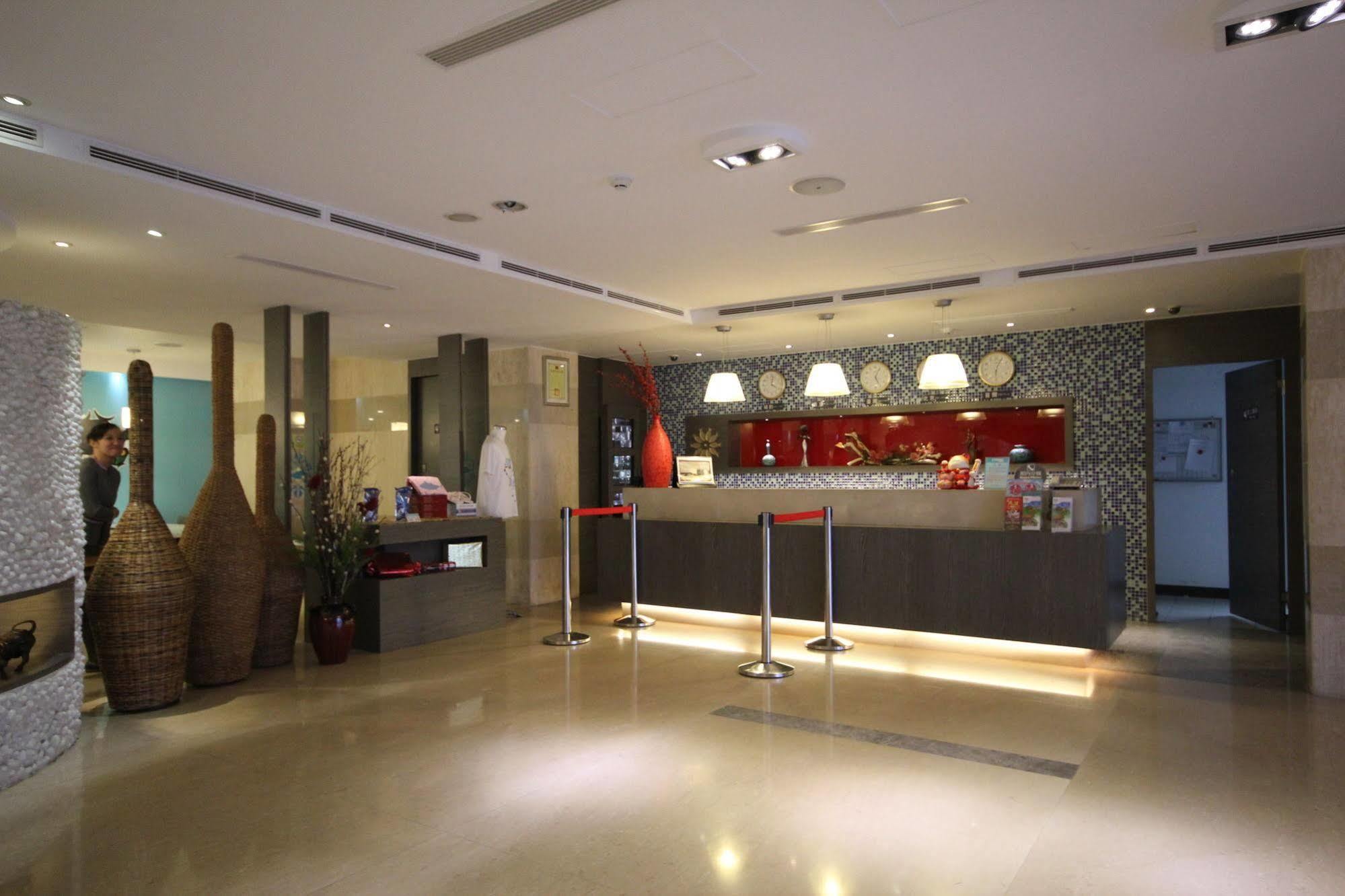 Fish Hotel Hualien Extérieur photo