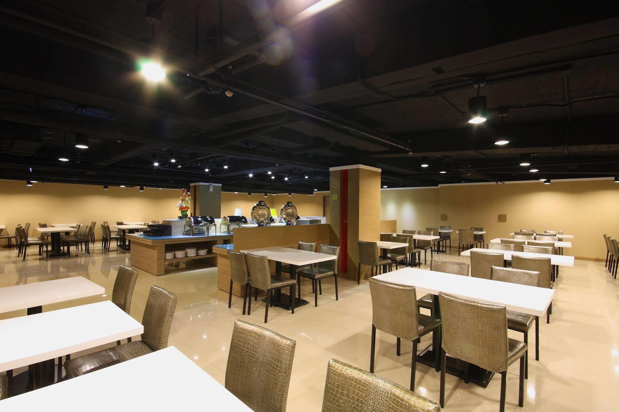 Fish Hotel Hualien Extérieur photo